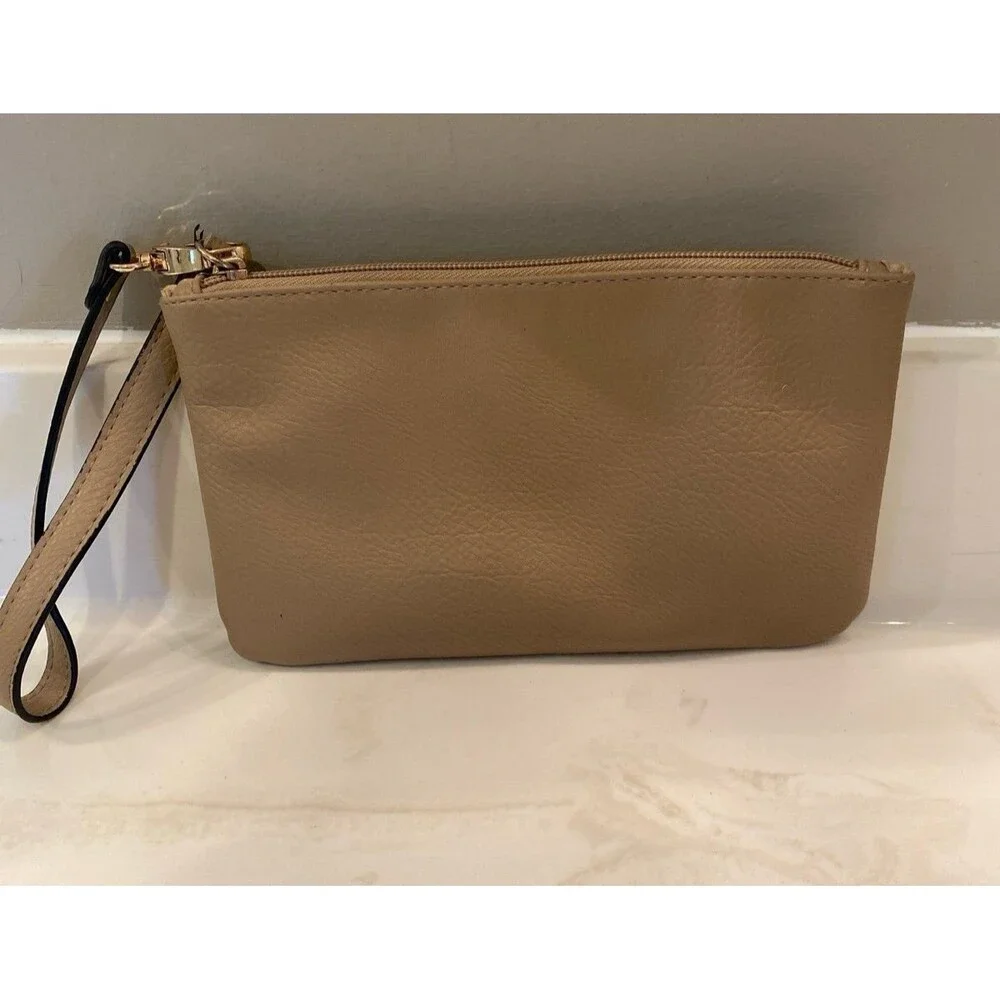 Cato Makeup Cosmetics Accessories‎ Bag Tan Zipper Close Inside Pocket Travel